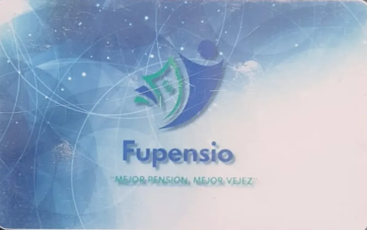 Tarjeta NFC de Fupensio, pensiones, con logo azul y verde y el eslogan «Mejor pensión, mejor vejez»